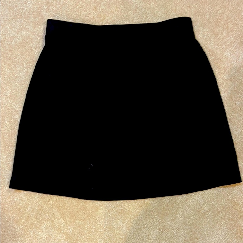 Spanx skort medium
Faux suede
Shorts underneath